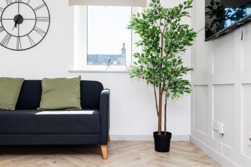 5 Bedroom Apartment - Galashiels- by Holiday Homes