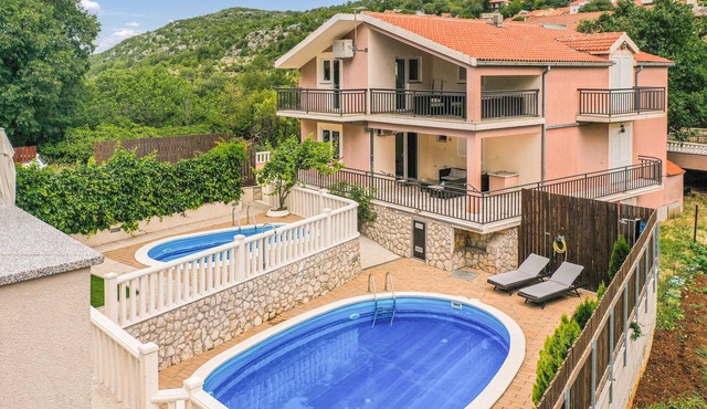 5 bedroom awesome home in Zagvozd