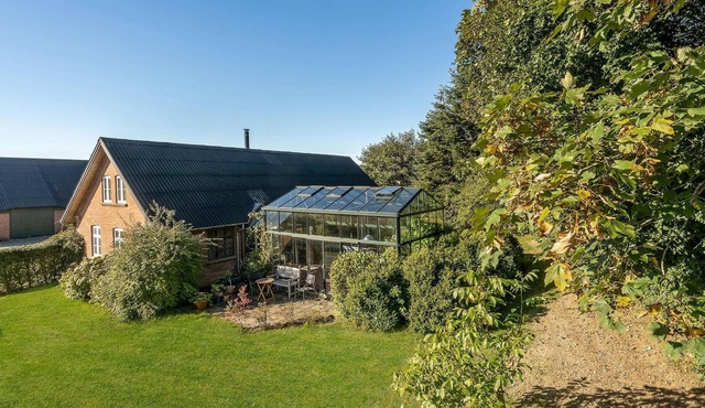 5 bedroom awesome home in Erslev