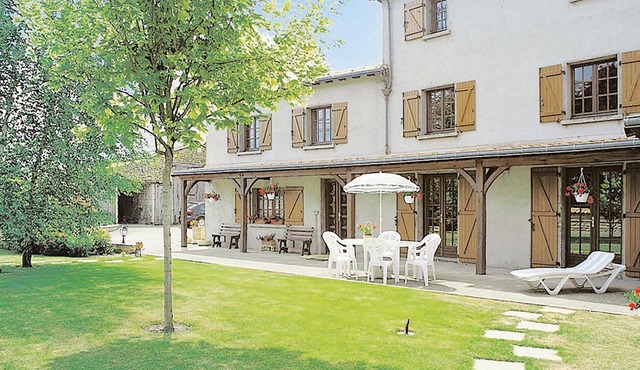 5 bedroom awesome home in Louzy