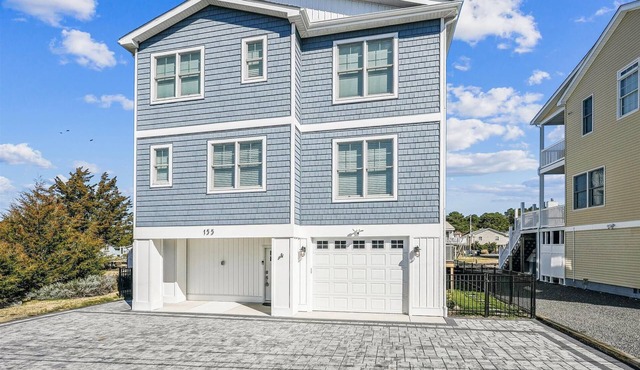 5 Bedroom Bayside Beach House!