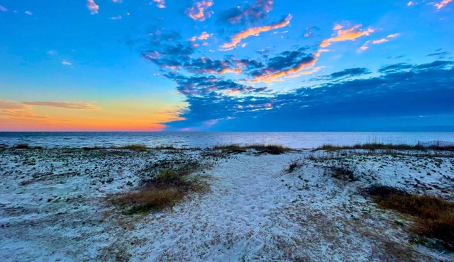 5 Bedroom Beach House Slps 12 - Private Beach - Shells - Fishing -Screened porch