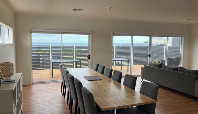 5 bedroom beachside house with ocean views in Marion Bay
