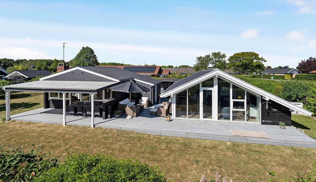 5 bedroom beautiful home in Juelsminde