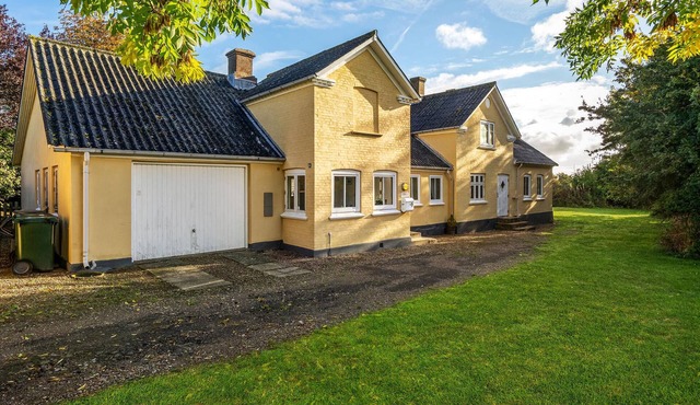 5 bedroom beautiful home in Tranekær