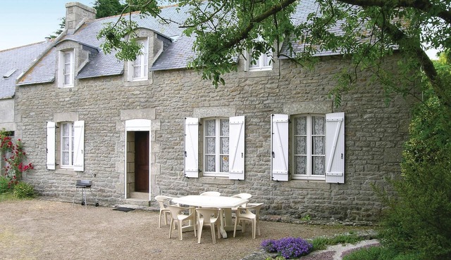 5 bedroom beautiful home in Plomeur