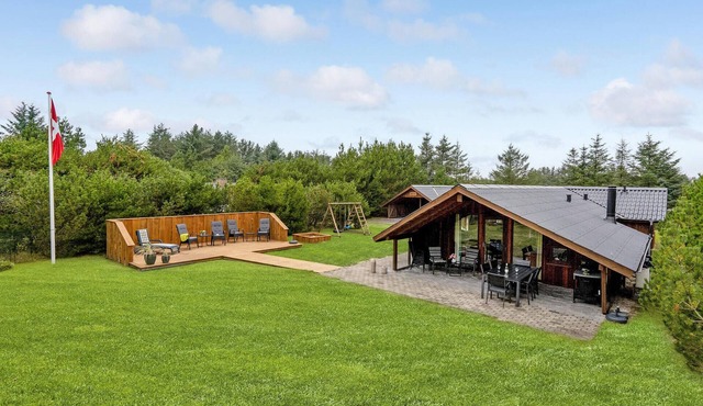 5 bedroom beautiful home in Løkken