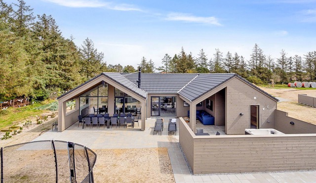 5 bedroom beautiful home in Rømø
