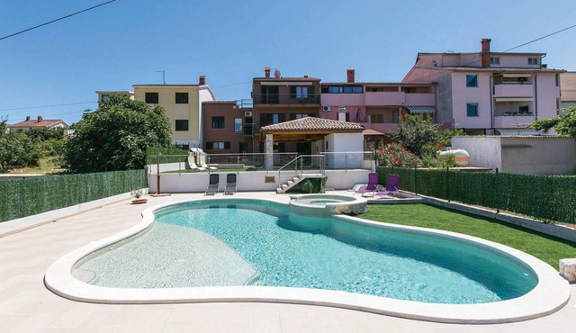 5 bedroom beautiful home in Pula