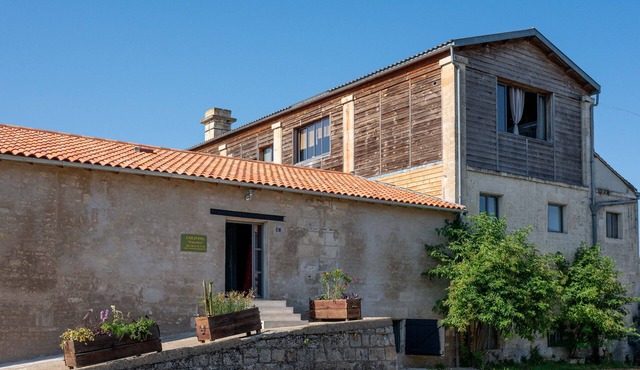 5 Bedroom Bed & breakfast in Niort
