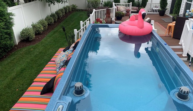 5 Bedroom Boutique Home w/Swimspa and Backyard Oasis.