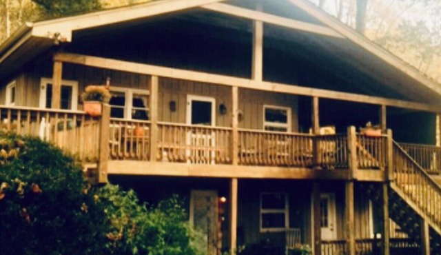 5-bedroom cabin in a relaxing community with stunning Mountain Views!
