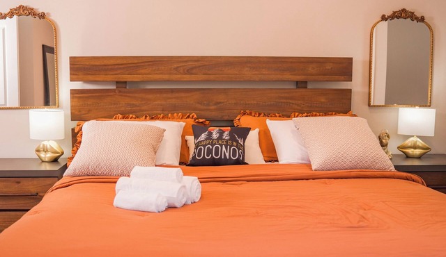 5-bedroom cabin in peaceful Pocono Pines with AC, WiFi, and lots of nature