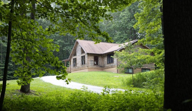 5-bedroom cabin just 14 minutes from Holiday World and Splashin' Safari