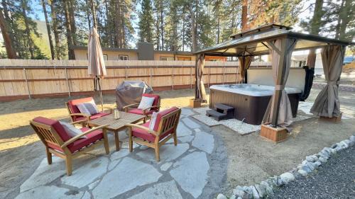 5 Bedroom Cabin W Hot Tub 10 Minutes from Heavenly