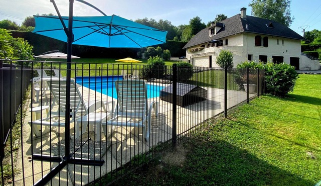 5 bedroom chalet to rent with private pool and tennis court in the Pyrenees