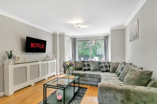 5 Bedroom Contractor Reloction stay with fast WIFI Weekly & Monthly Surrey