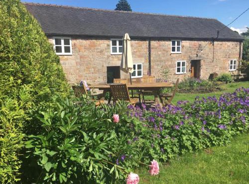 5 bedroom cottage in rural Staffordshire