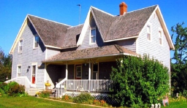 5 bedroom cottage - sleeps 10, near the beach - West point PEI