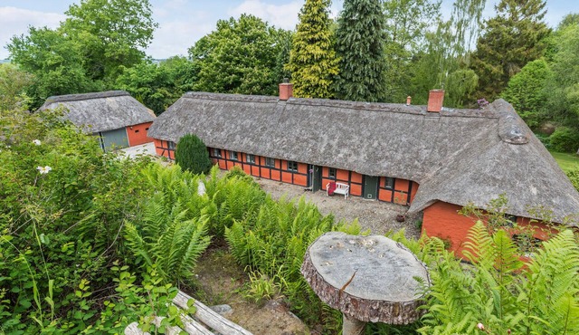 5 bedroom cozy home in ørsted