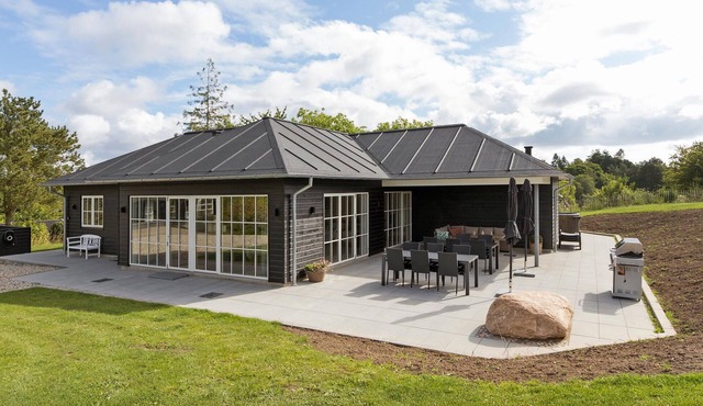 5 bedroom cozy home in Ebeltoft