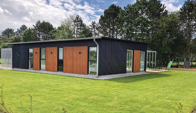 5 bedroom cozy home in Glesborg