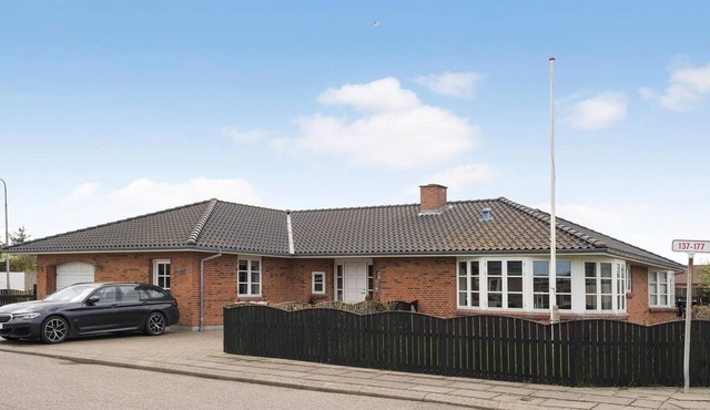 5 bedroom cozy home in Thyborøn
