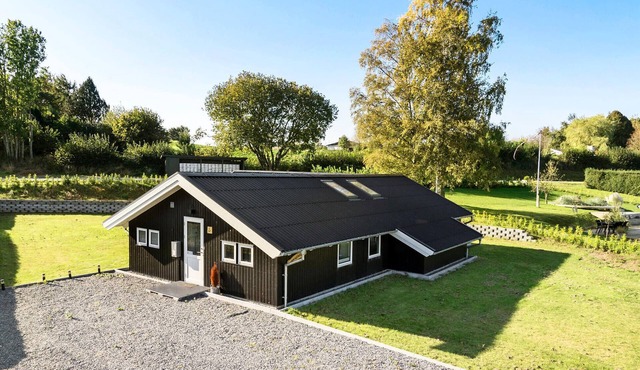 5 bedroom cozy home in Hejls
