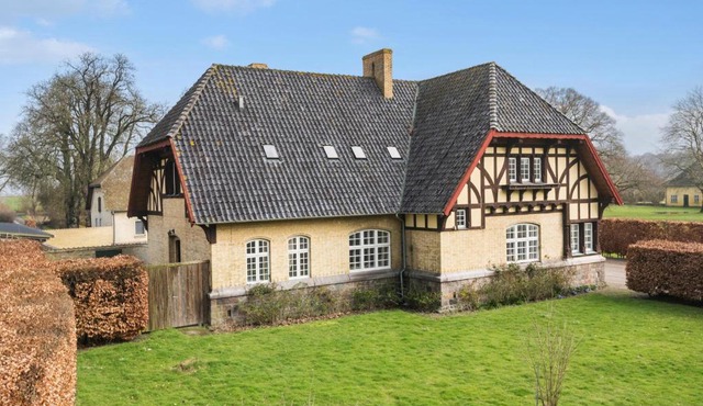 5 Bedroom Cozy Home In Næstved