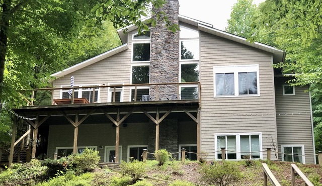 5-Bedroom Custom Lakefront Home on Lake Norman-Private Dock, PaddleBoards/Kayaks