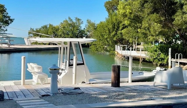 5 bedroom - Deep Dockage & Heated Pool in Islamorada.
