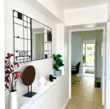 5 bedroom detached house sleeps 13 spacious Parking 5 mins driving to Bicester Village