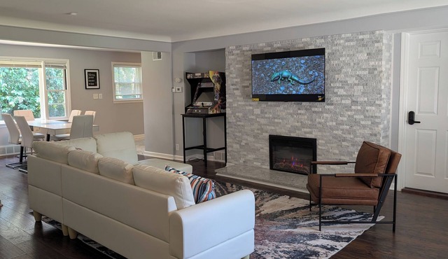 5 bedroom Detroit Metro Airport Home!