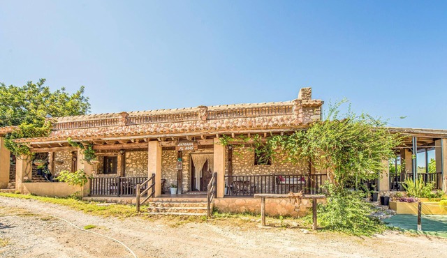 5 bedroom lovely home in Les Coves de Vinromá
