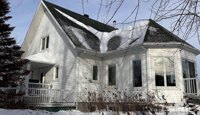 5-bedroom estate for 10 people on Lac-St-Jean private beach CITQ319966
