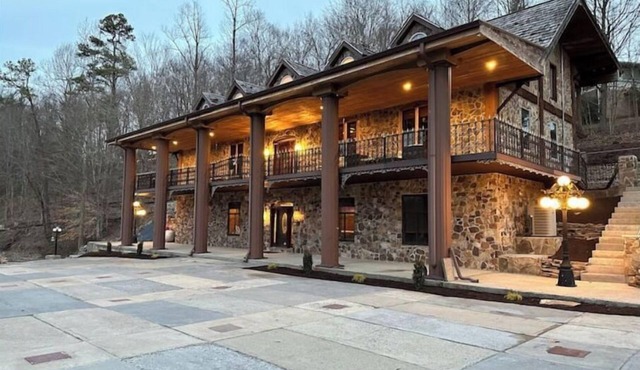 5 bedroom Estate near casino & downtown