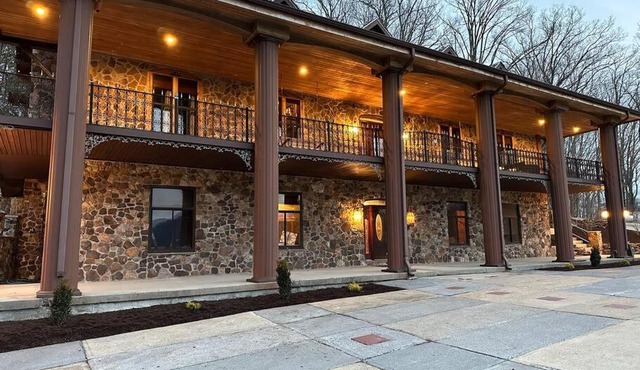 5 Bedroom Estate near Casino and downtown