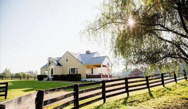 5 bedroom farmhouse close to town and the lake