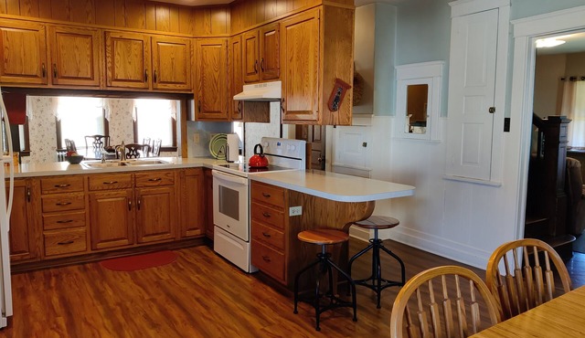 5 Bedroom Farmhouse Located In The Heart Of Pa Dutch Country.