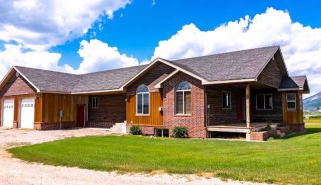 5-bedroom farmhouse near Thayne with WiFi, Near Yellowstone & Grand Teton Parks.