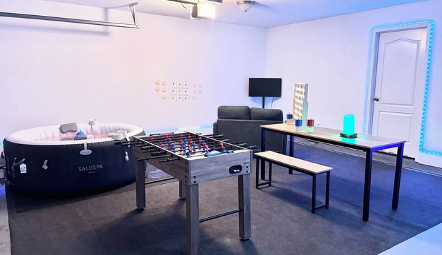 5-bedroom Game House with Gym - Hot Tub - Game Room - Sleeps 12