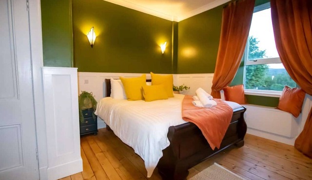 5 bedroom Georgian Townhouse