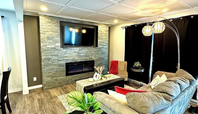 5 bedroom getaway close to big shopping giants