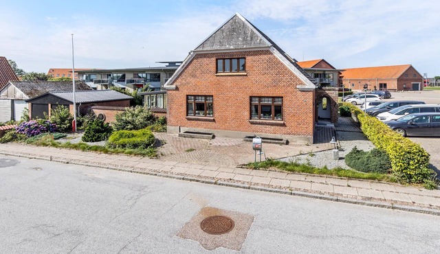 5 bedroom gorgeous home in Bedsted Thy