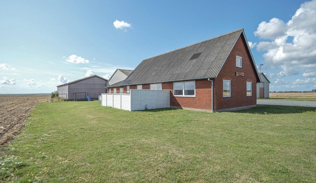 5 bedroom gorgeous home in Bredebro