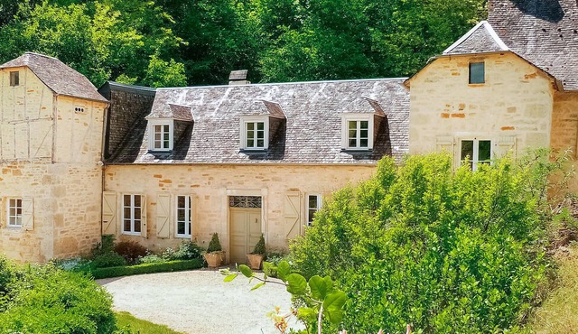 5 bedroom gorgeous home in Sarrazac