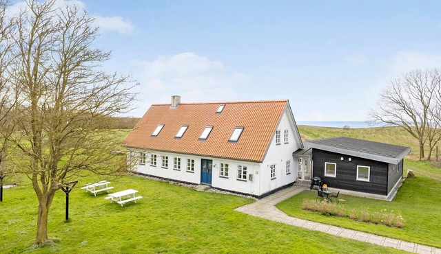 5 bedroom gorgeous home in Bjørnø