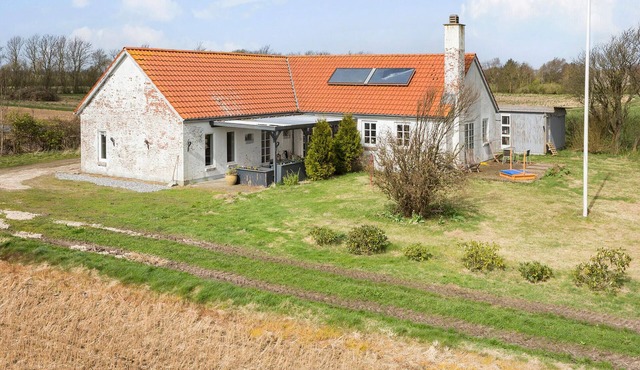 5 bedroom gorgeous home in Thyholm