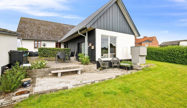 5 bedroom gorgeous home in Farsø