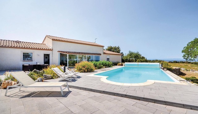 5 bedroom gorgeous home in Poulx